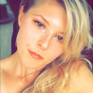 Meet your Posher, Katelyn